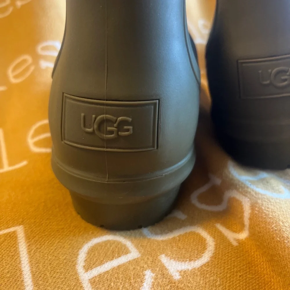 UGG Women's Chevonne Rain Boots -  Olive Green Size 9 NWOB - Picture 3 of 11